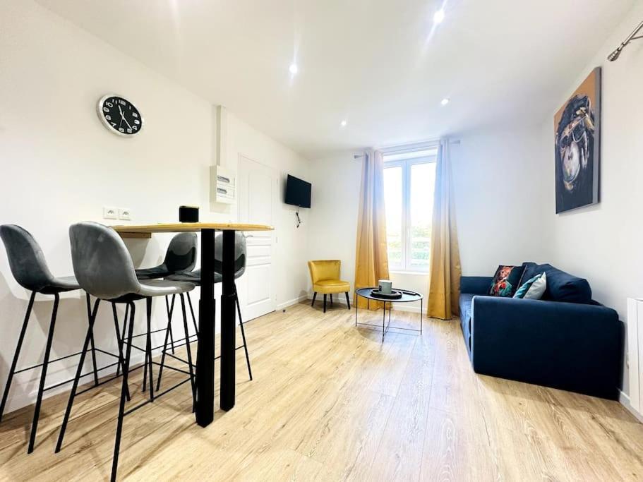 Jungle Appartement Avec Terrasse Laon Luaran gambar
