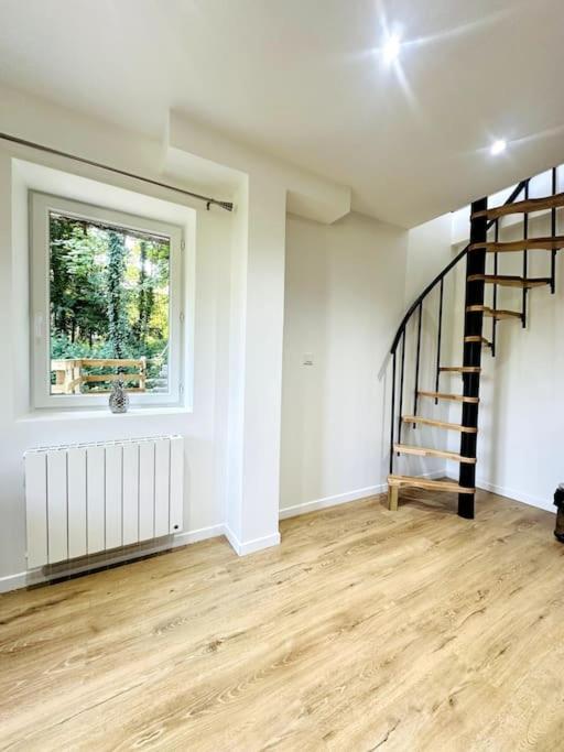 Jungle Appartement Avec Terrasse Laon Luaran gambar