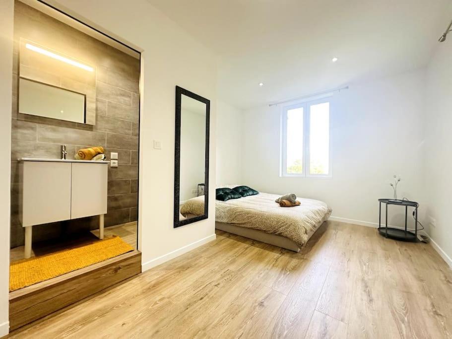 Jungle Appartement Avec Terrasse Laon Luaran gambar