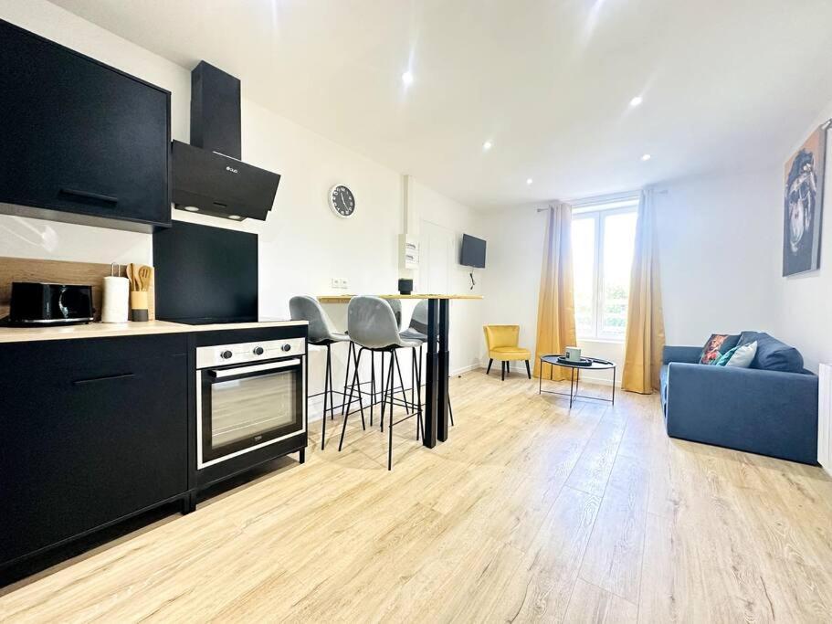 Jungle Appartement Avec Terrasse Laon Luaran gambar